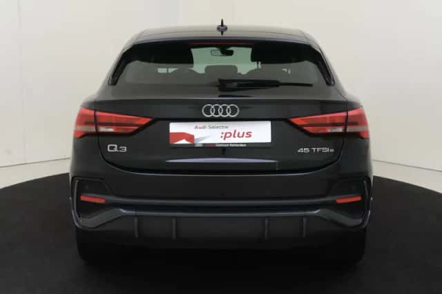 Audi Q3 (2023) thumbnail 4