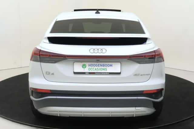 Audi Q4 (2023) thumbnail 4