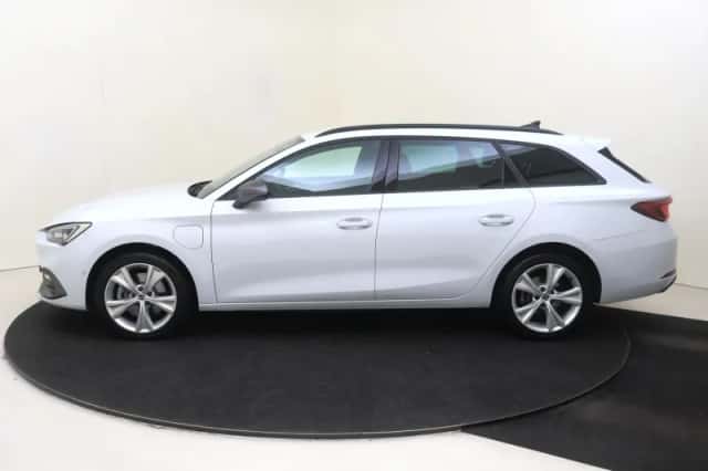 SEAT Leon Sportstourer (2024) thumbnail 2