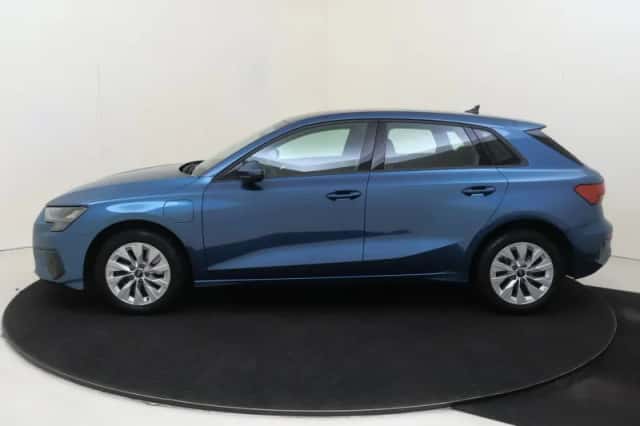Audi A3 (2021) thumbnail 2