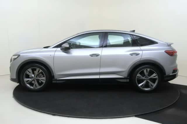 Audi Q4 (2022) thumbnail 2