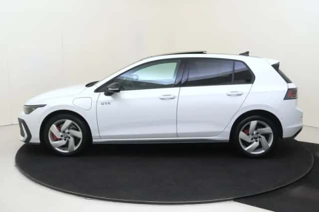 Volkswagen Golf (2025) thumbnail 2