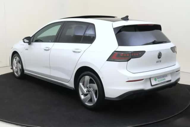 Volkswagen Golf (2025) thumbnail 3