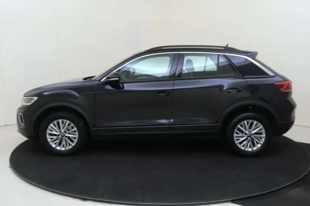Volkswagen T-Roc (2023) thumbnail 2