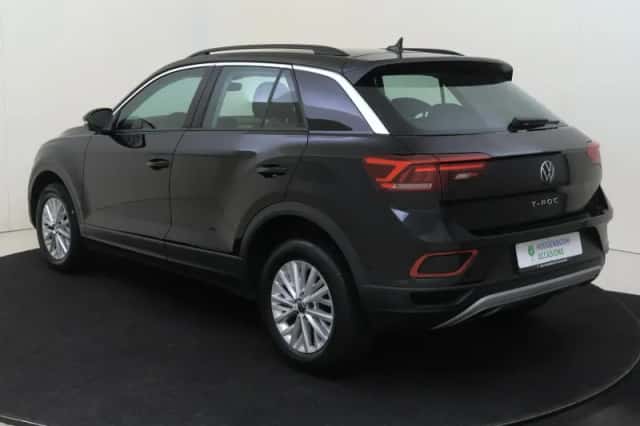 Volkswagen T-Roc (2023) thumbnail 3
