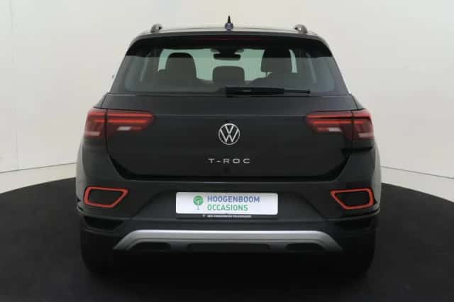 Volkswagen T-Roc (2023) thumbnail 4