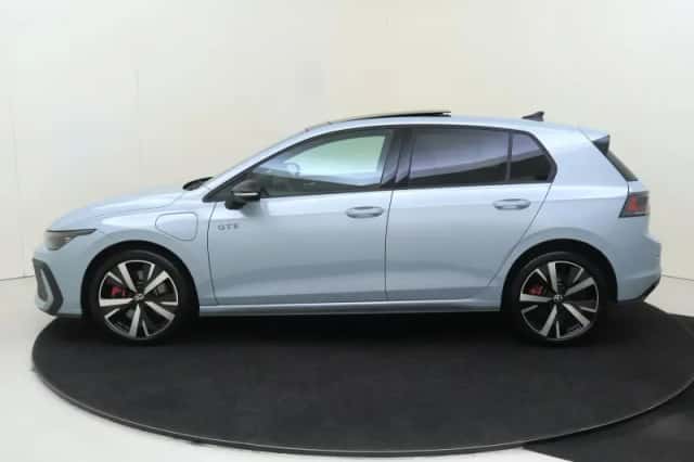 Volkswagen Golf (2025) thumbnail 2