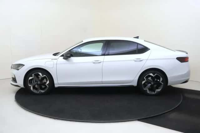 Škoda Superb (2025) thumbnail 2