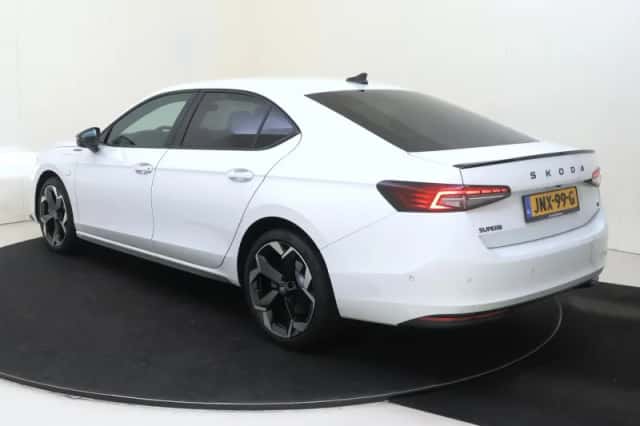 Škoda Superb (2025) thumbnail 3