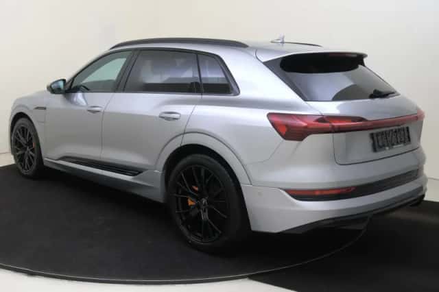 Audi e-tron (2023) thumbnail 3