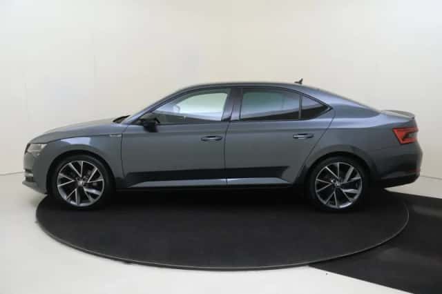 Škoda Superb (2021) thumbnail 2