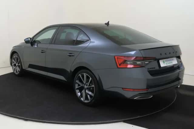 Škoda Superb (2021) thumbnail 3