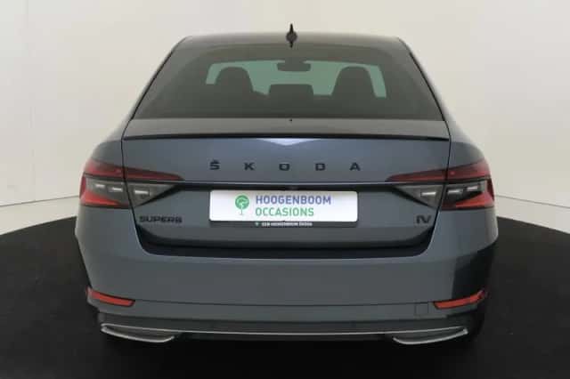 Škoda Superb (2021) thumbnail 4