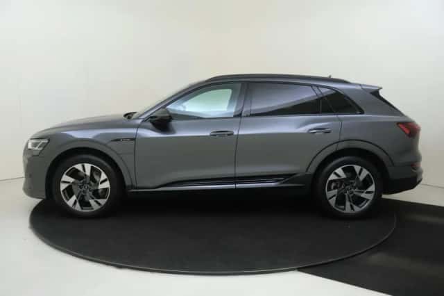 Audi e-tron (2023) thumbnail 2