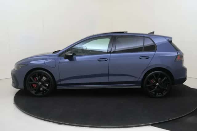 Volkswagen Golf (2025) thumbnail 2