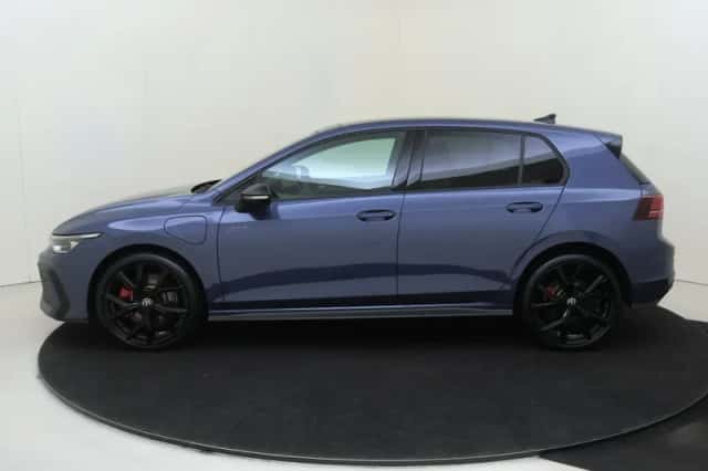 Volkswagen Golf (2025) thumbnail 2