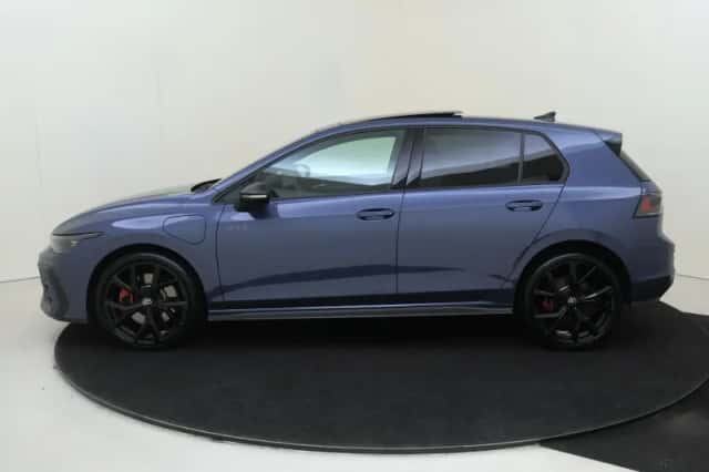 Volkswagen Golf (2025) thumbnail 2
