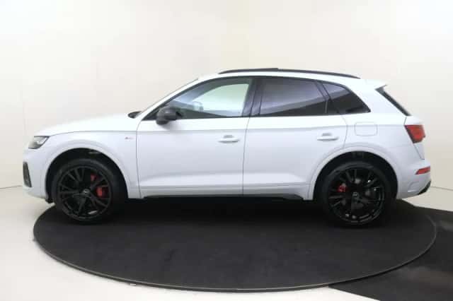 Audi Q5 (2023) thumbnail 2