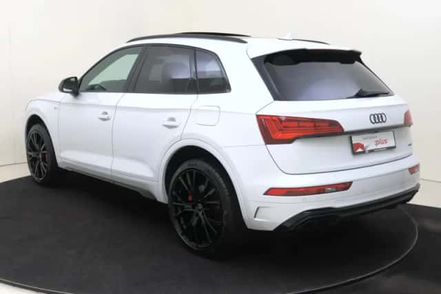 Audi Q5 (2023) thumbnail 3