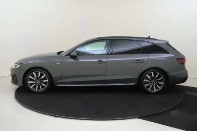 Audi A4 (2024) thumbnail 2