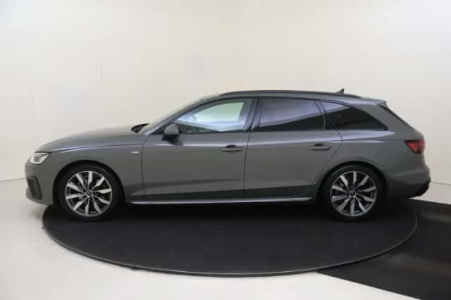 Audi A4 (2024) thumbnail 2