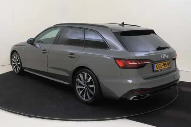 Audi A4 (2024) thumbnail 3