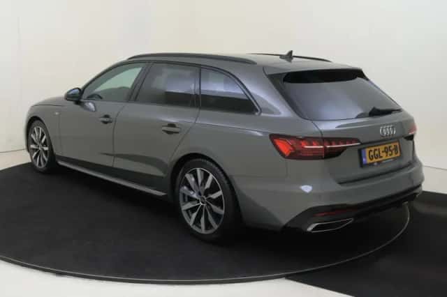 Audi A4 (2024) thumbnail 3