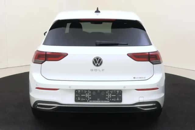 Volkswagen Golf (2023) thumbnail 4