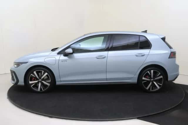 Volkswagen Golf (2025) thumbnail 2