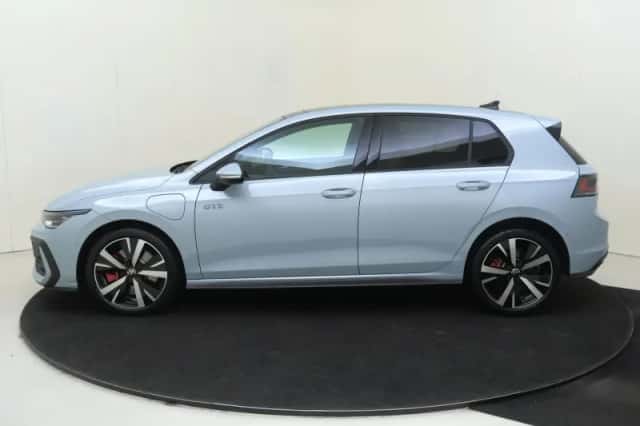 Volkswagen Golf (2025) thumbnail 2