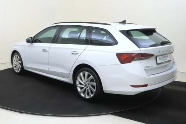 Škoda Octavia (2022) thumbnail 3