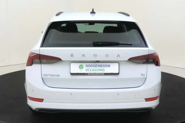 Škoda Octavia (2022) thumbnail 4