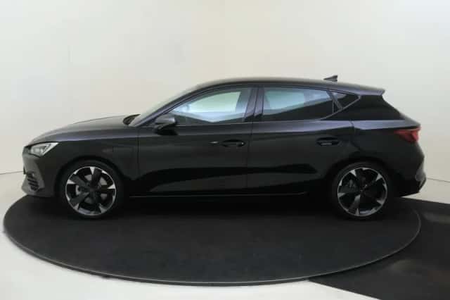 CUPRA Leon (2023) thumbnail 2