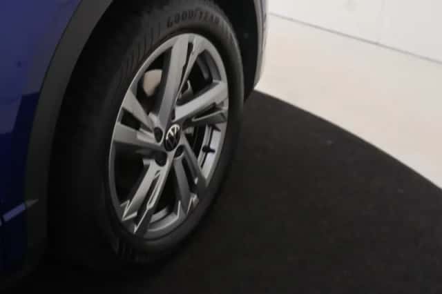 Volkswagen T-Roc (2024) thumbnail 6