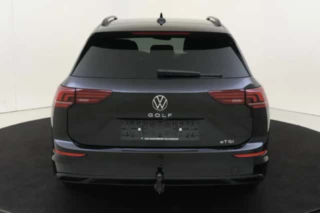 Volkswagen Golf (2026) thumbnail 4