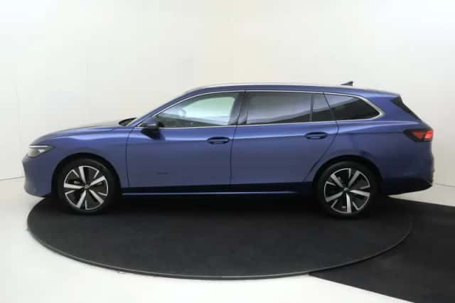 Volkswagen Passat (2025) thumbnail 2
