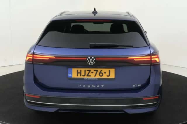 Volkswagen Passat (2025) thumbnail 4