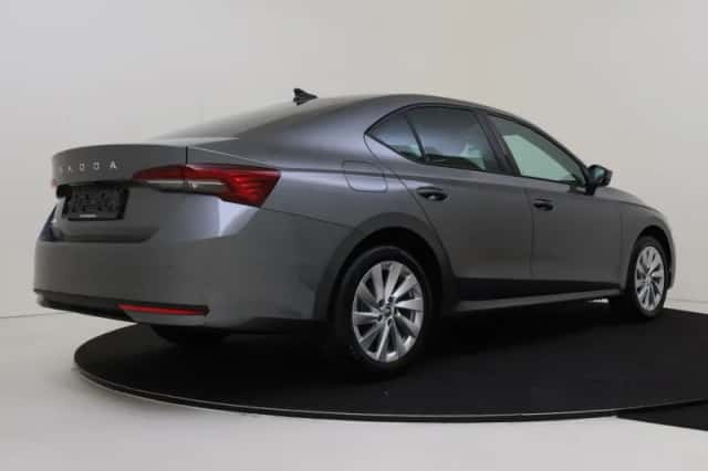 Škoda Octavia (2025) thumbnail 2