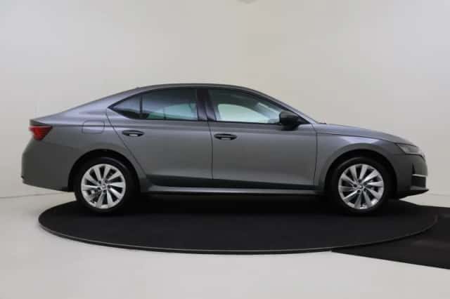 Škoda Octavia (2025) thumbnail 3