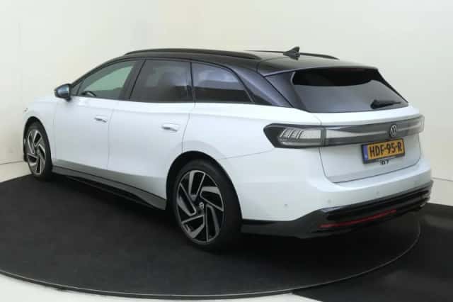Volkswagen ID.7 (2025) thumbnail 3