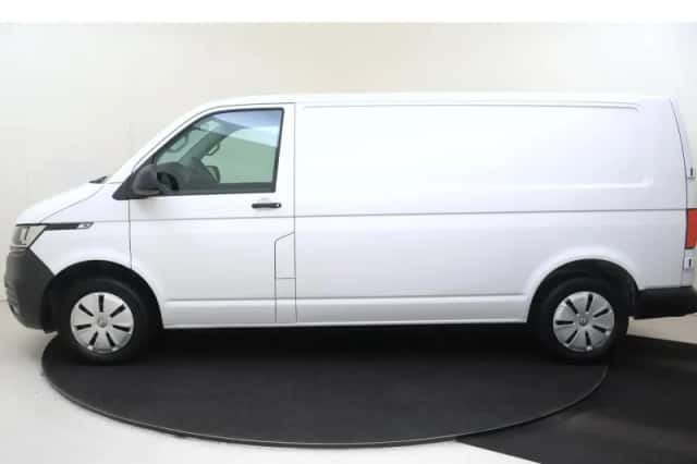 Volkswagen Transporter (2024) thumbnail 2