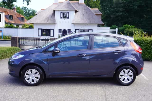 Ford Fiesta (2011) thumbnail 2