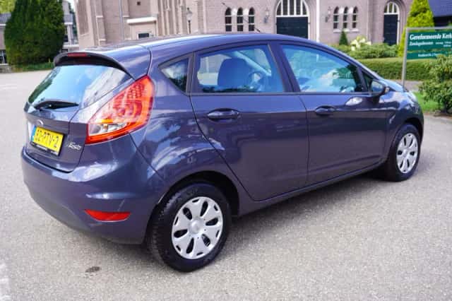Ford Fiesta (2011) thumbnail 4