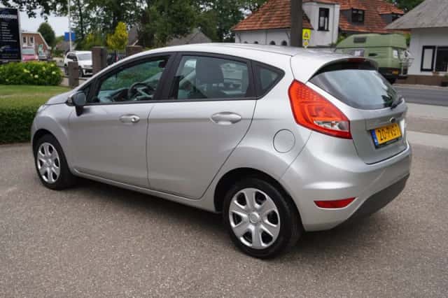 Ford Fiesta (2011) thumbnail 3