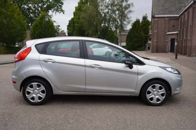 Ford Fiesta (2011) thumbnail 5