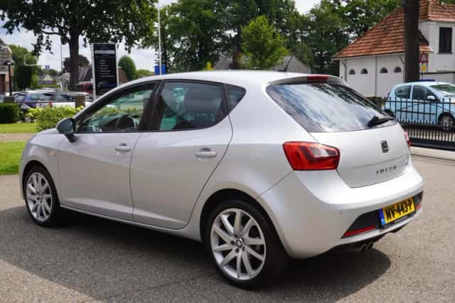 SEAT Ibiza (2017) thumbnail 3