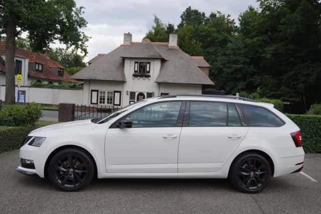 Škoda Octavia (2019) thumbnail 2