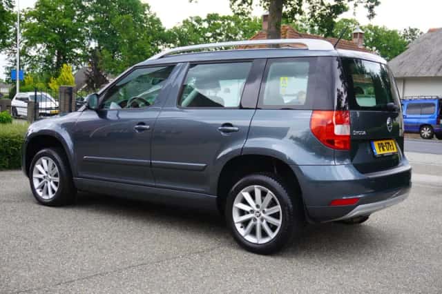 Škoda Yeti (2015) thumbnail 3