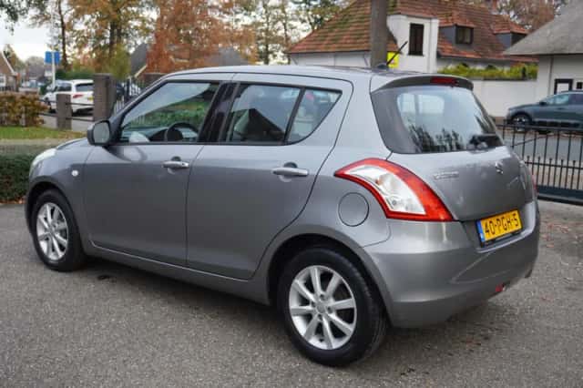 Suzuki Swift (2011) thumbnail 3