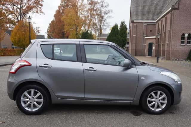 Suzuki Swift (2011) thumbnail 5